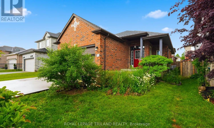 989 Roulston Crescent