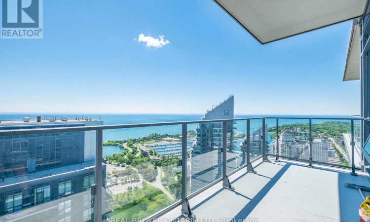 UPH07-2220 Lake Shore Boulevard W