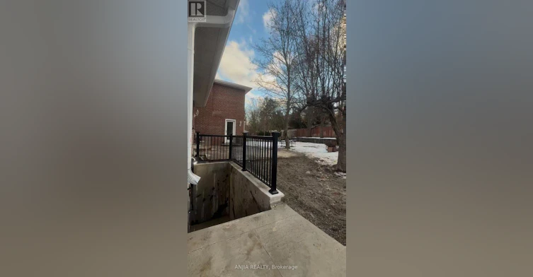 2482 Robin Drive, Mississauga, ON, L5K 2G3