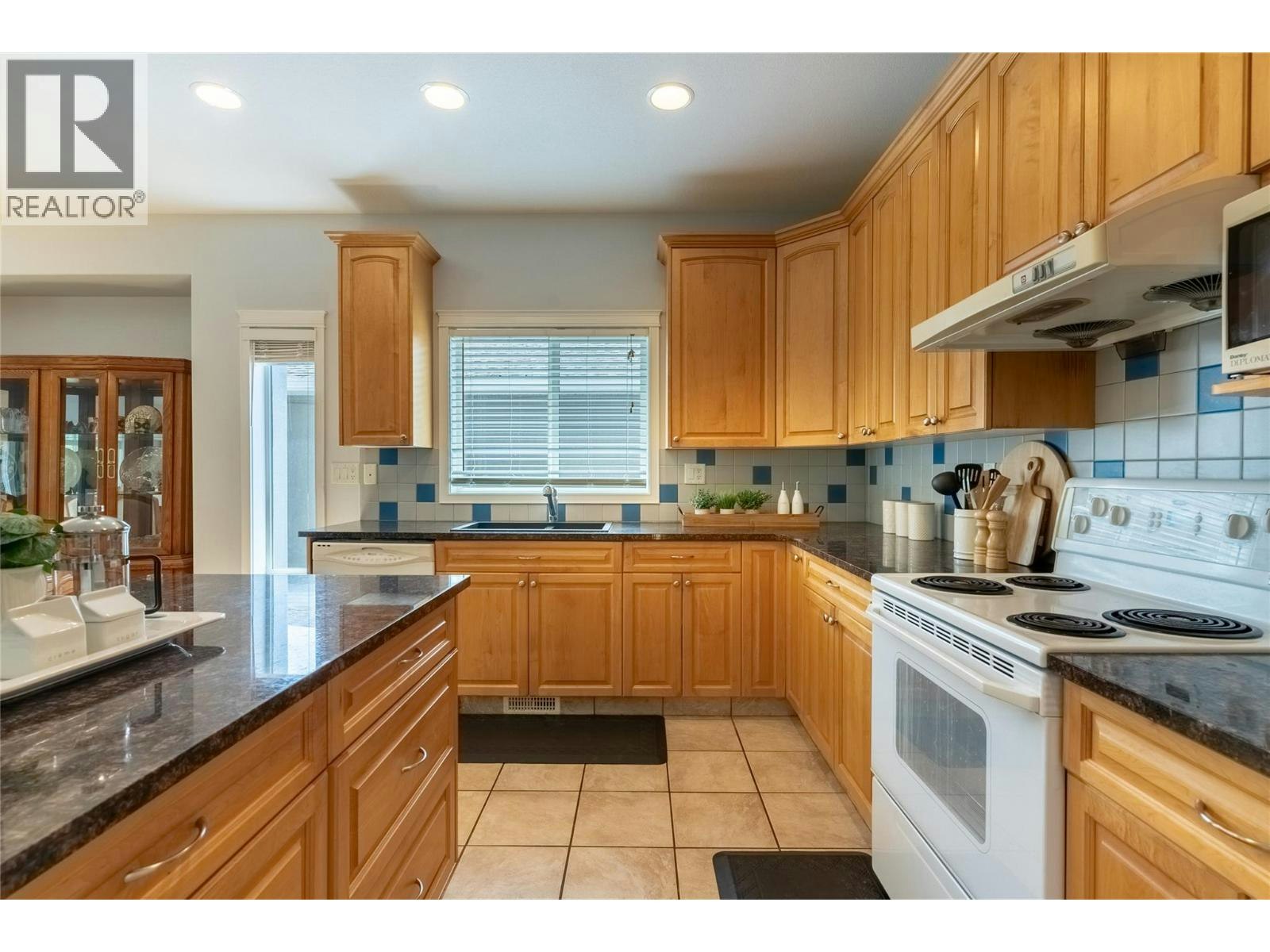 3727 Overlander Drive, Kamloops, BC, V2B 8M4 - 9