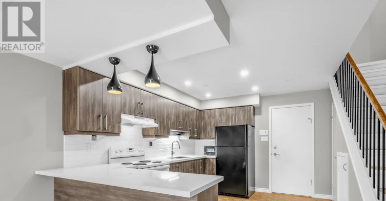 3-880 Broadview Avenue, Toronto, ON, M4K 2R1 - 2