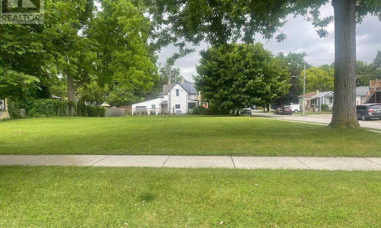 LOT-14 Front St West Street W