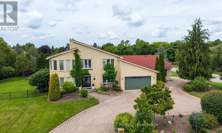 719 Franklinway Crescent