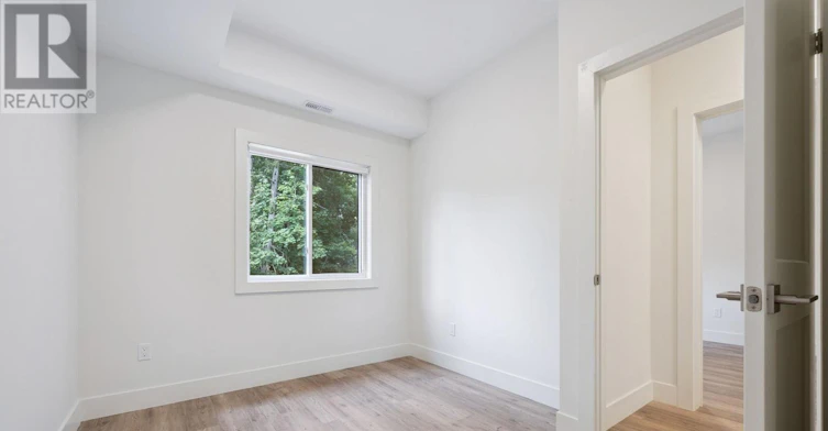 8 Orchard Crescent, Guelph, ON, N1E 1W9 - 4