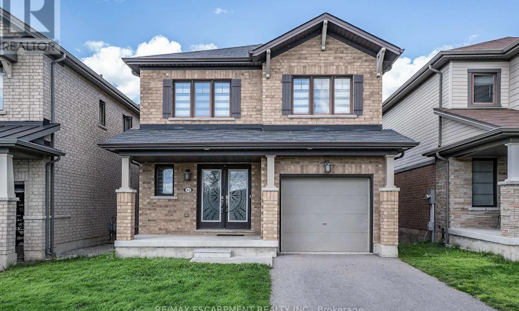 32 Hedges Crescent