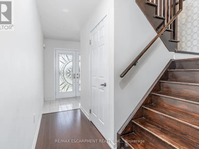 32 Hedges Crescent - 3
