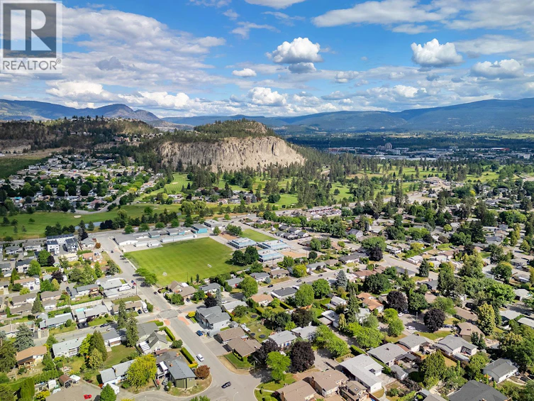 951 Kennedy Street, Kelowna, BC, V1Y 4E9 - 16