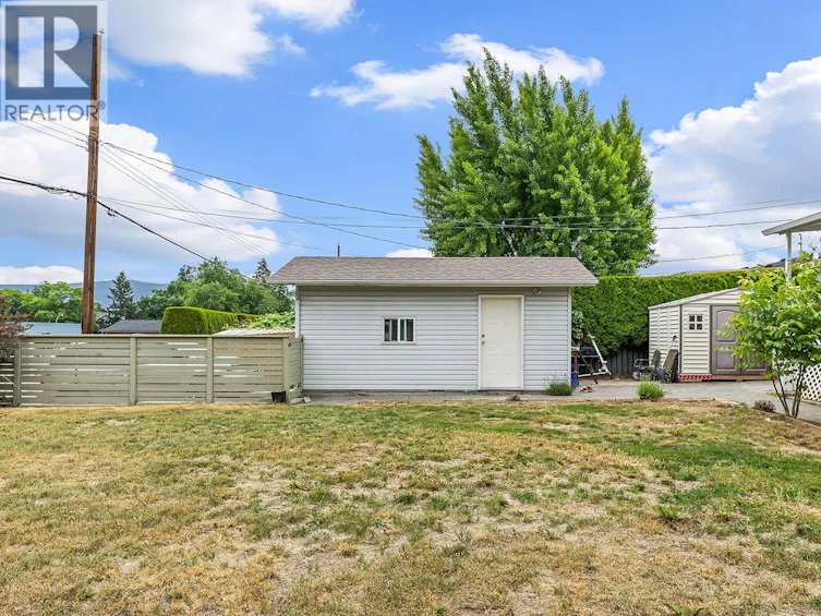 951 Kennedy Street, Kelowna, BC, V1Y 4E9 - 11