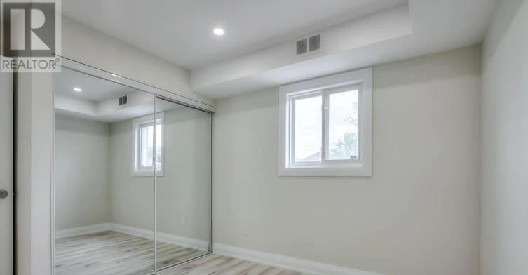 MAIN-36 Yore Road, Toronto, ON, M6M 1W5 - 9