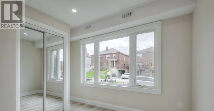 MAIN-36 Yore Road, Toronto, ON, M6M 1W5 - 11
