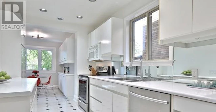 262 Castlefield Avenue, Toronto, ON, M4R 1G7 - 4
