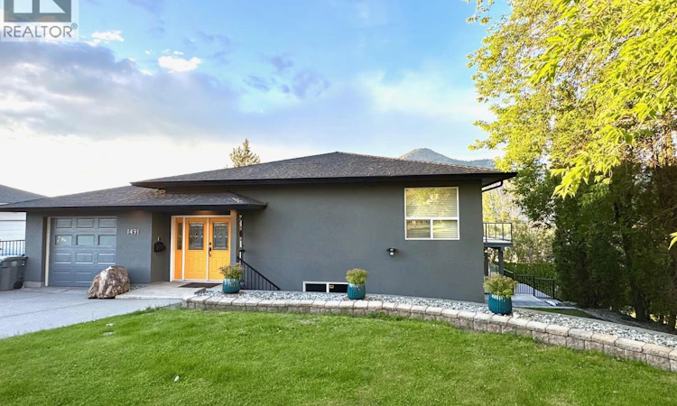 1491 Pine Crescent