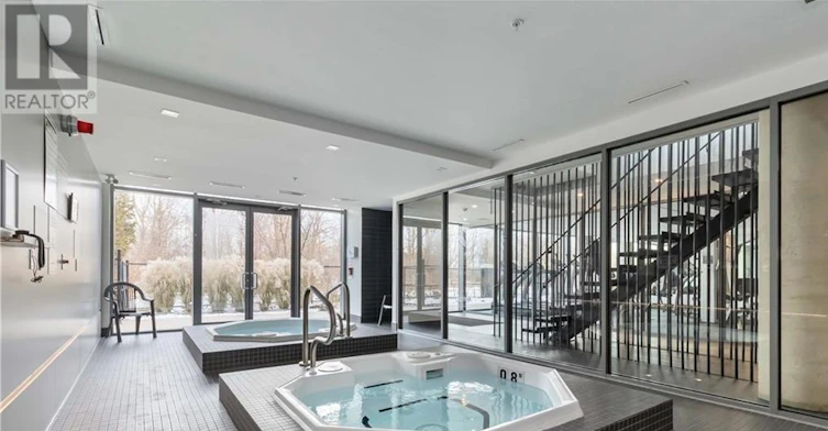 D513-5220 Dundas Street W, Burlington, ON, L7L 0J4 - 2