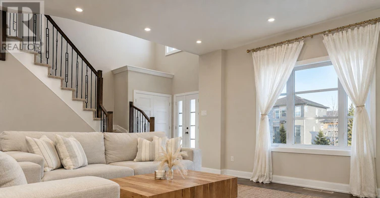 305 Moonlight Drive, Russell, ON, K4R 0L1 - 2