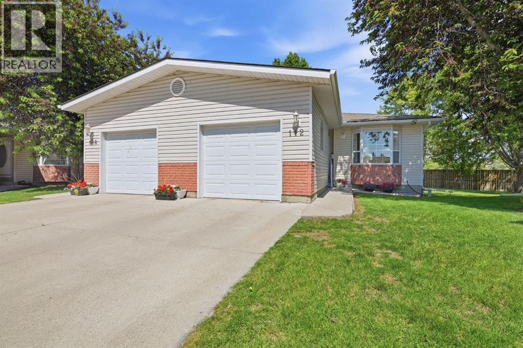 112 Dovista Court SE, Calgary, AB, T2B 3P4