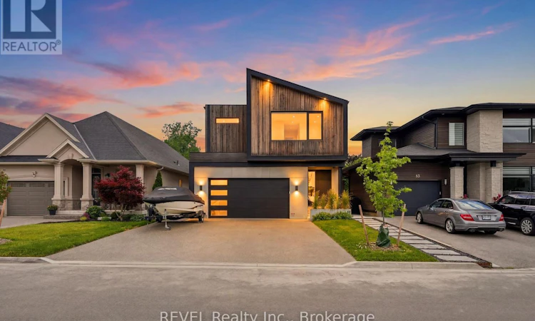 81 Mackenzie King Avenue