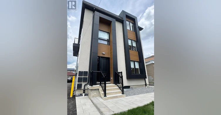 4-42 Bartley Drive, Toronto, ON, M4A 1B9