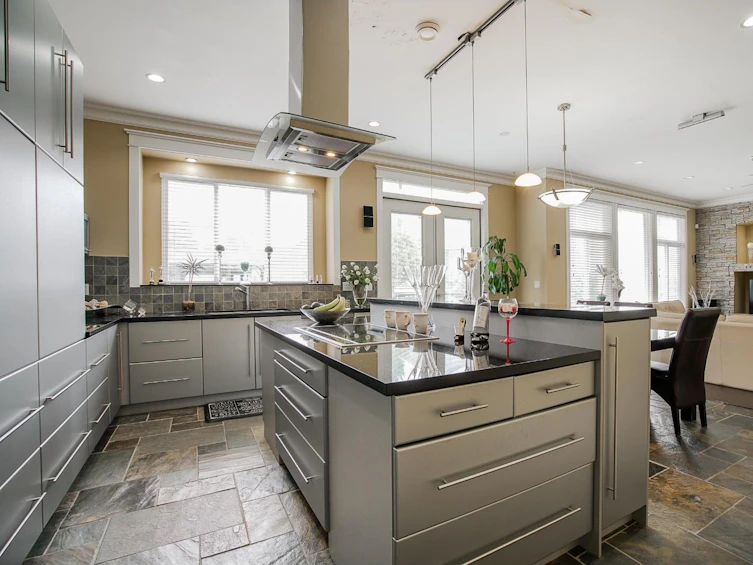 15075 70a Avenue, Surrey, BC, V3S 2E2 - 14
