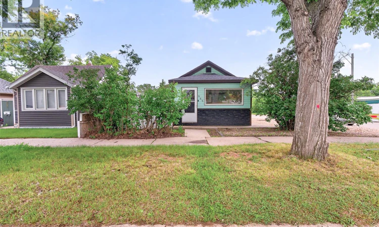 965 Stadacona Street W