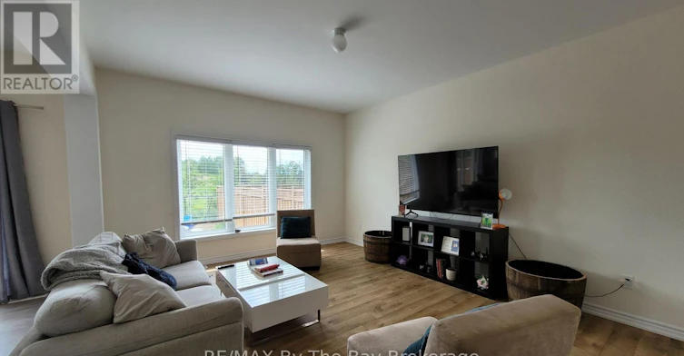 3 Bianca Crescent, Wasaga Beach, ON, L9Z 1P6 - 4