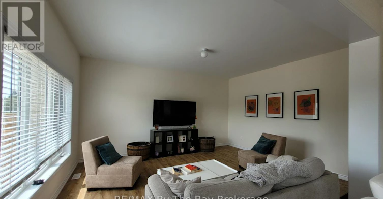 3 Bianca Crescent, Wasaga Beach, ON, L9Z 1P6 - 3