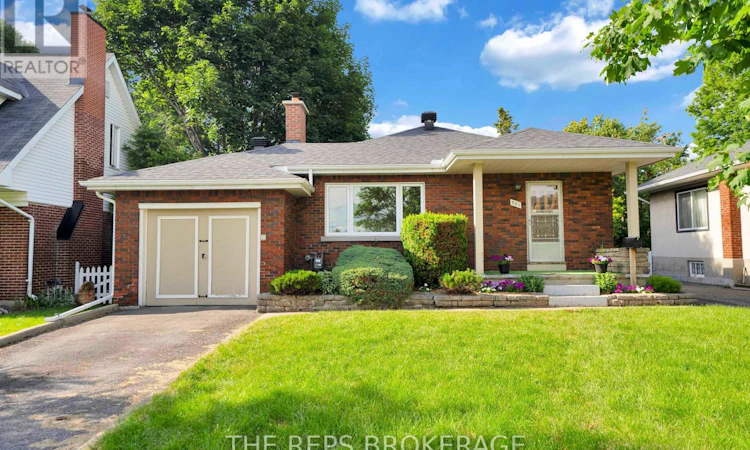 301 Knox Crescent