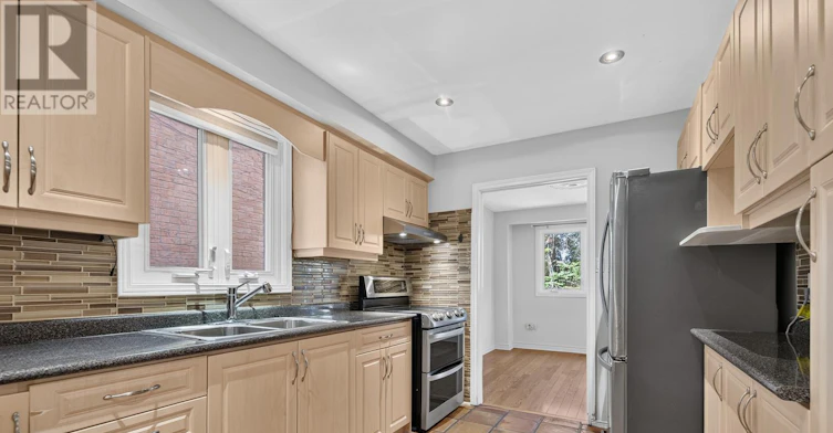 MAIN-109 Robert Hicks Drive, Toronto, ON, M2R 3R2 - 10