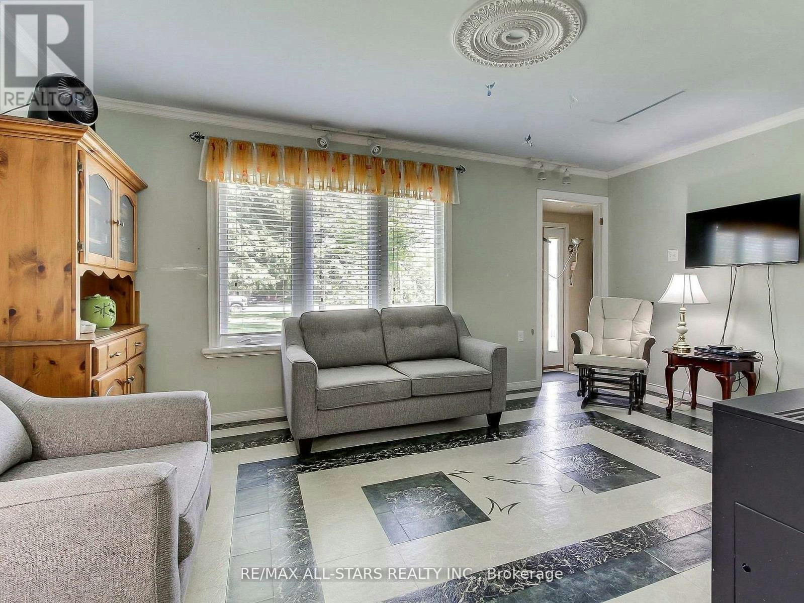 9 Riverglen Drive, Georgina, ON, L4P 2P9