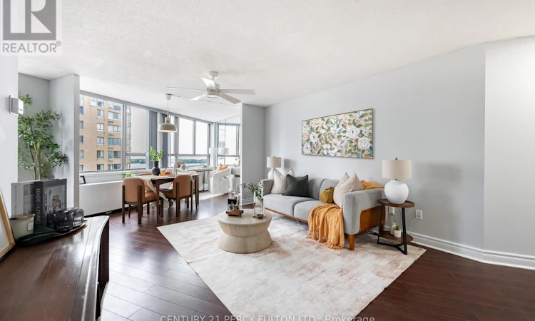 2606-270 Queens Quay W