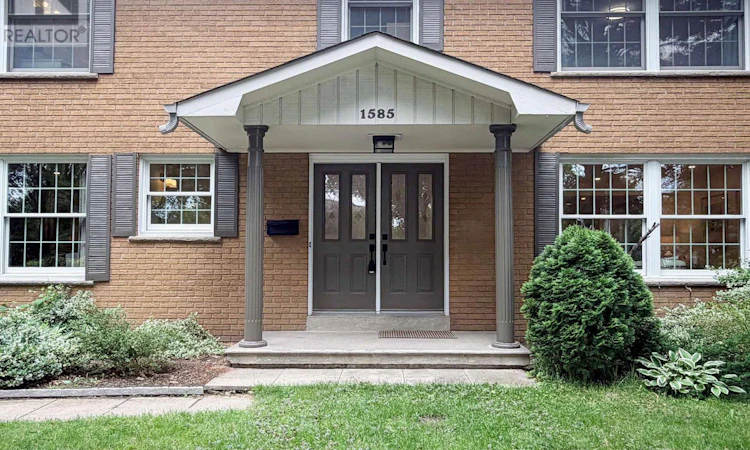 1585 Crombie Road