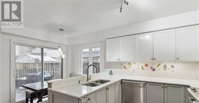 2245 Pathfinder Drive, Burlington, ON, L7L 6L6 - 7