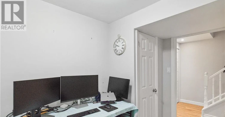 2245 Pathfinder Drive, Burlington, ON, L7L 6L6 - 16