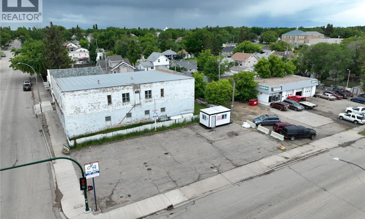 401 Lillooet Street W