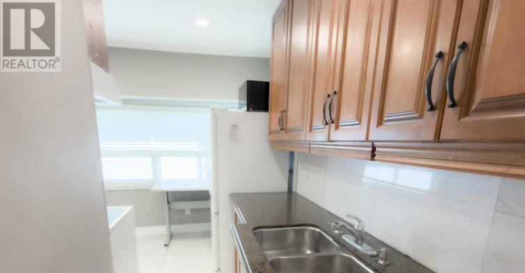 MAIN-9 Albright Avenue, Toronto, ON, M8W 1W9 - 4