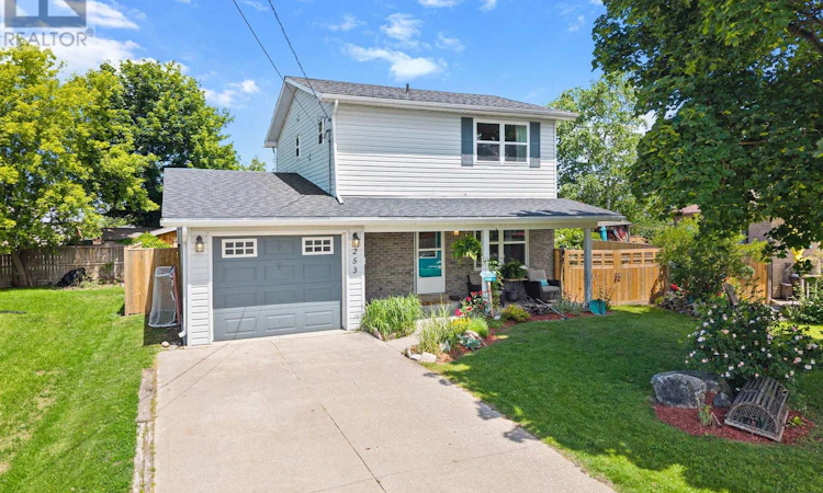 253 Valleyfield Crescent