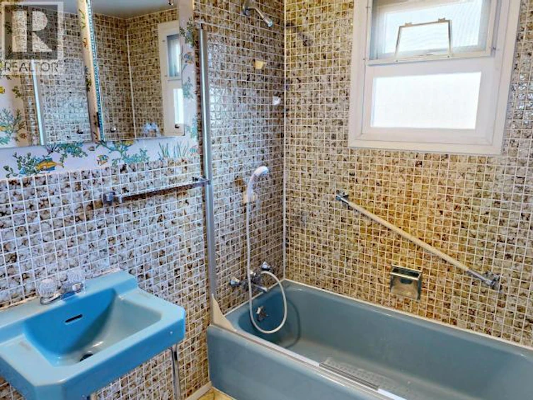 6983 Surrey Street, Powell River, BC, V8A 1H5 - 14