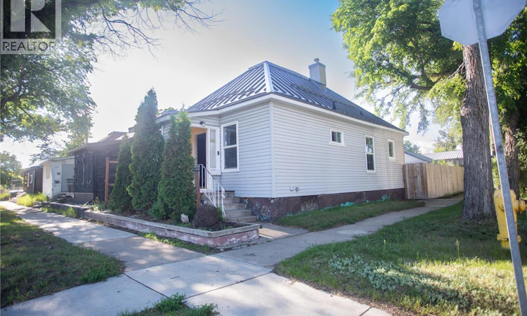1102 19th Street W