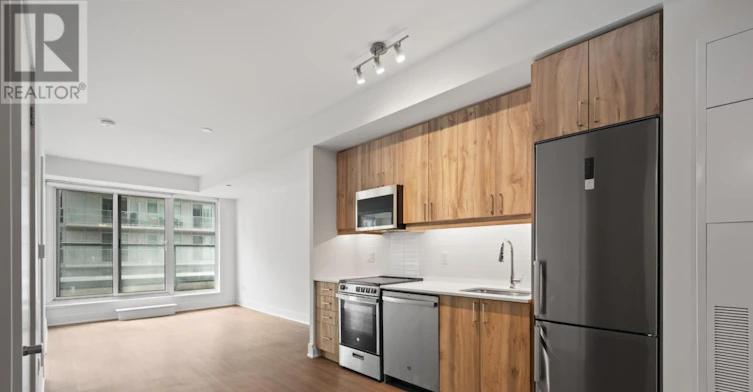 710-195 Deerfield Road, Newmarket, ON, L3Y 0G4