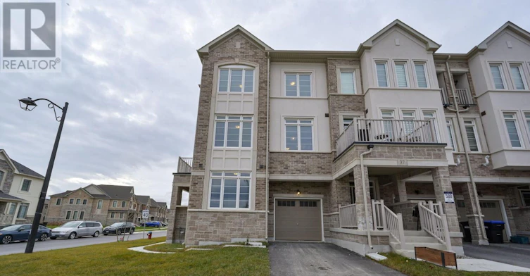 2 Paisley Drive, Bradford West Gwillimbury, ON, L3Z 4P3