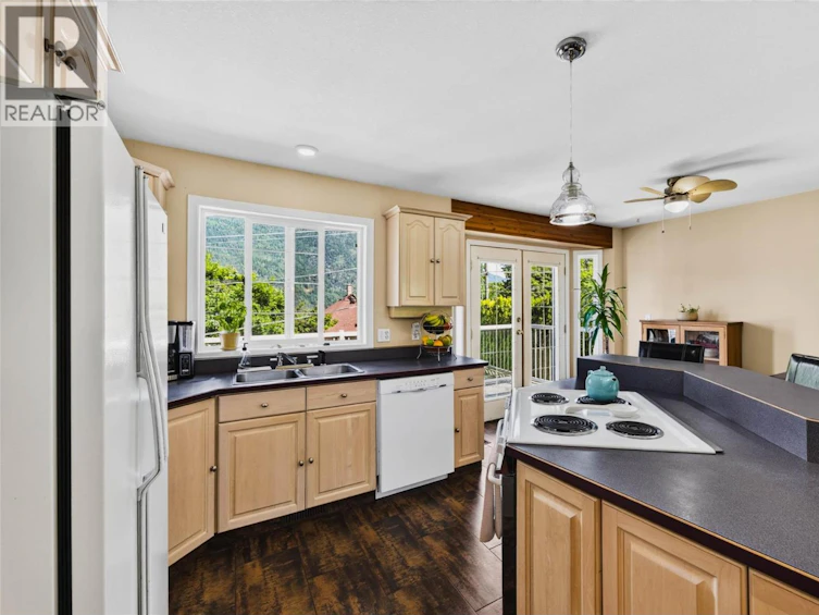 906 Observatory Street, Nelson, BC, V1L 4Z5 - 5