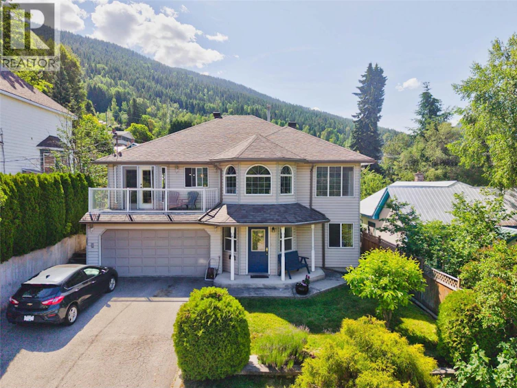 906 Observatory Street, Nelson, BC, V1L 4Z5