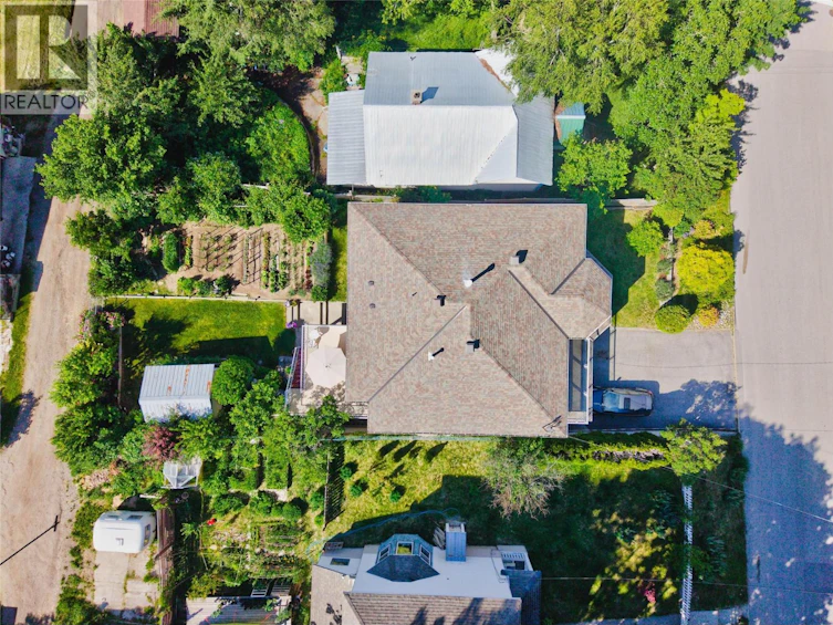 906 Observatory Street, Nelson, BC, V1L 4Z5 - 2