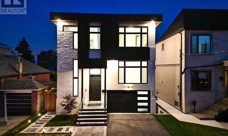 485 Ridelle Avenue