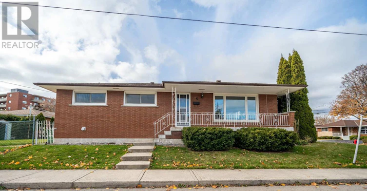 UPPER-4 Starlight Court, Hamilton, ON, L8K 4C8