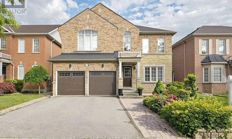 44 Shining Willow Crescent