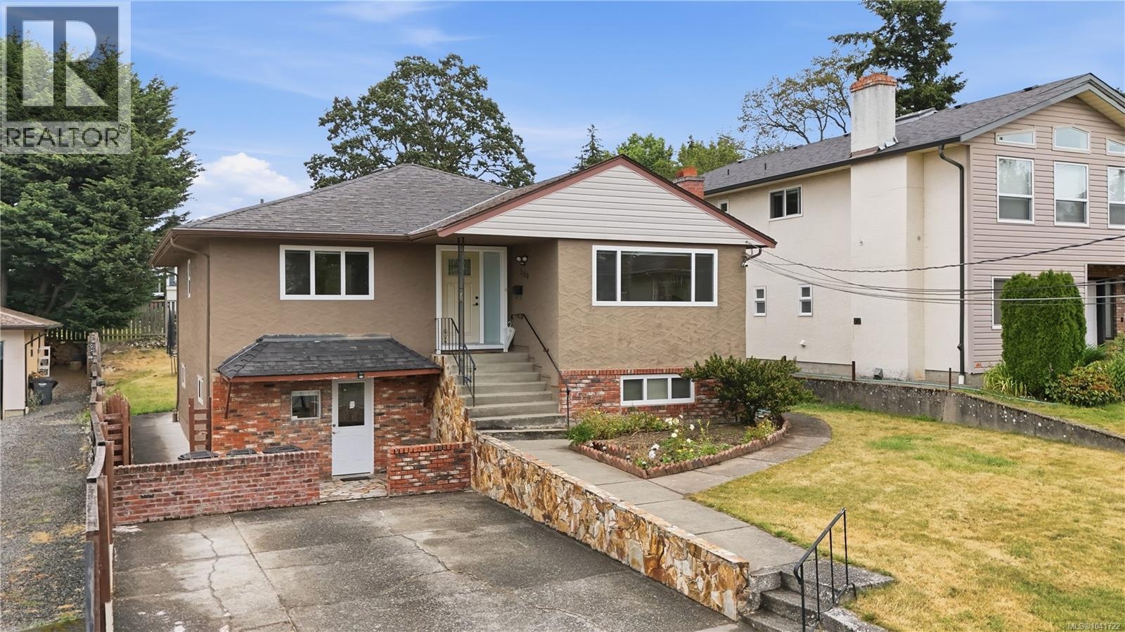 560 Mountfield Street, Saanich, BC, V8X 1Y8