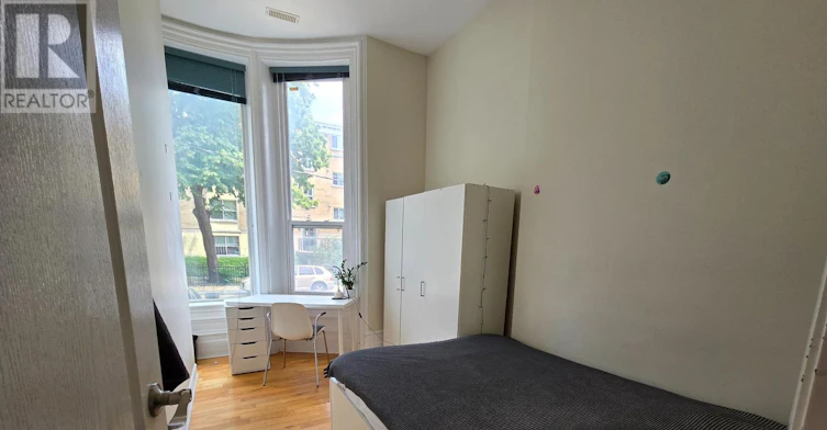 1A-34 Ross Street, Toronto, ON, M5T 1Z9