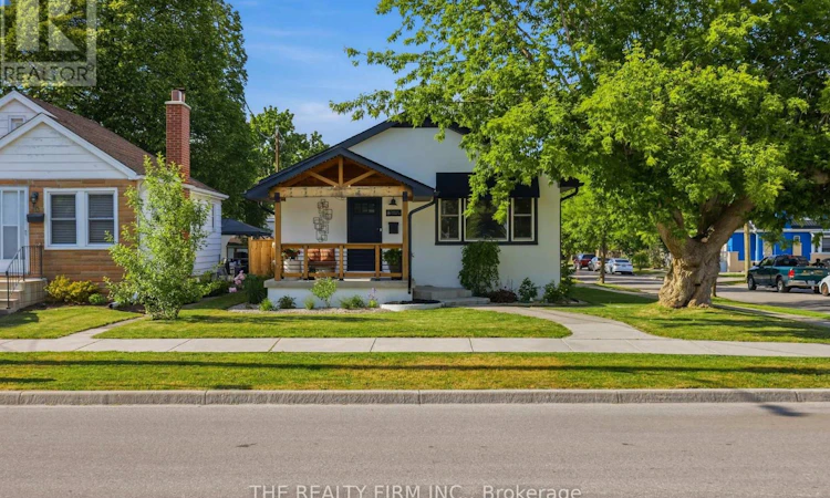 8 Briscoe Street W