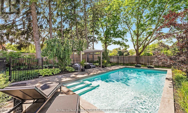 24 Jopling Avenue N
