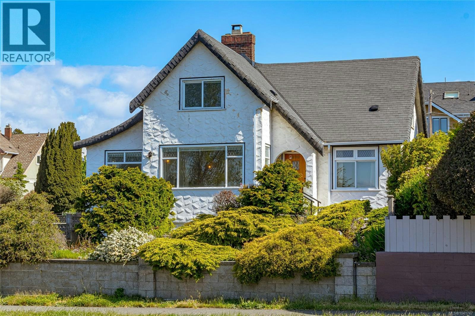 690 Dallas Road, Victoria, BC, V8V 1B7